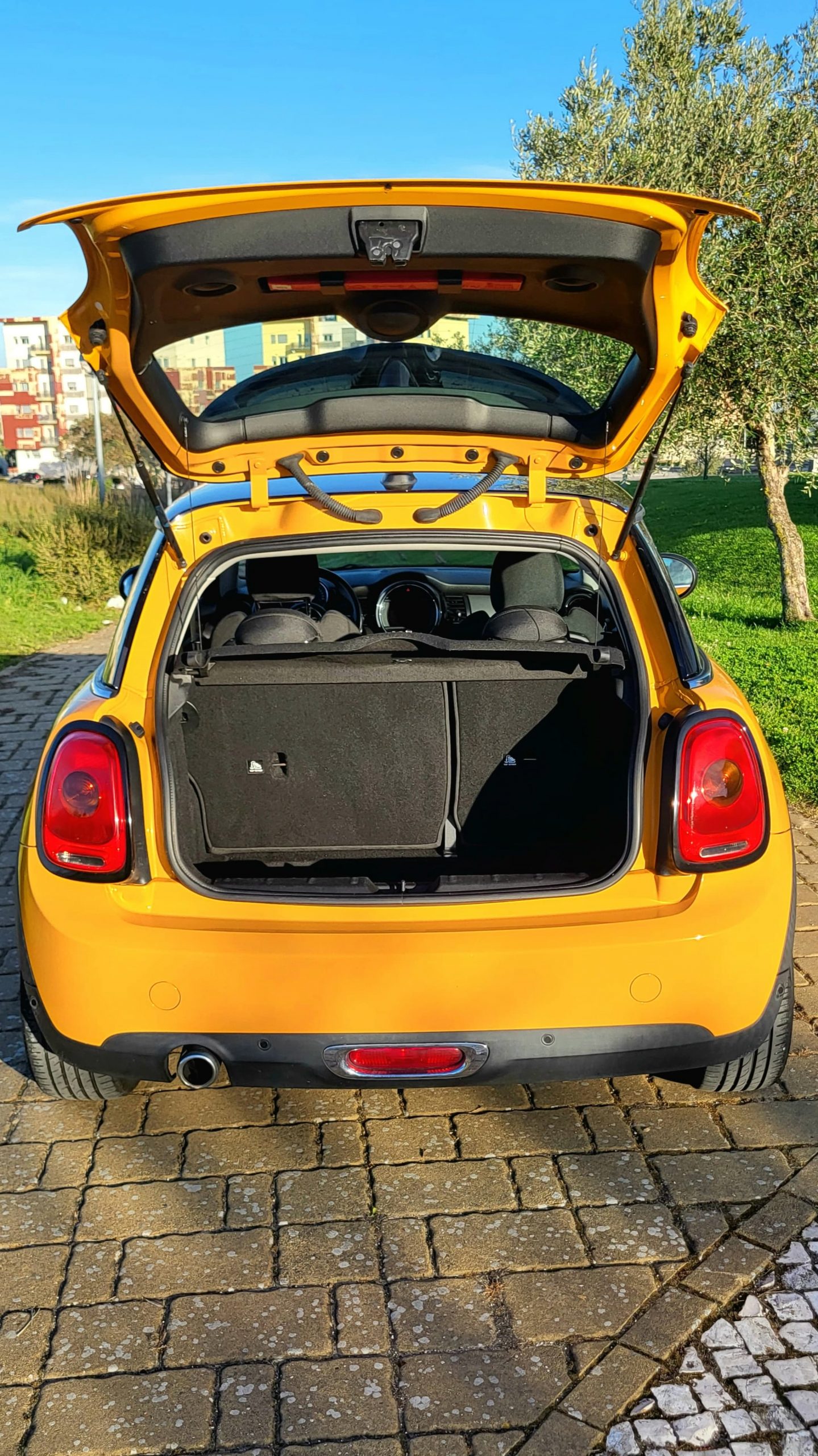 Mini Cooper D 1.5 2015 - Image 23
