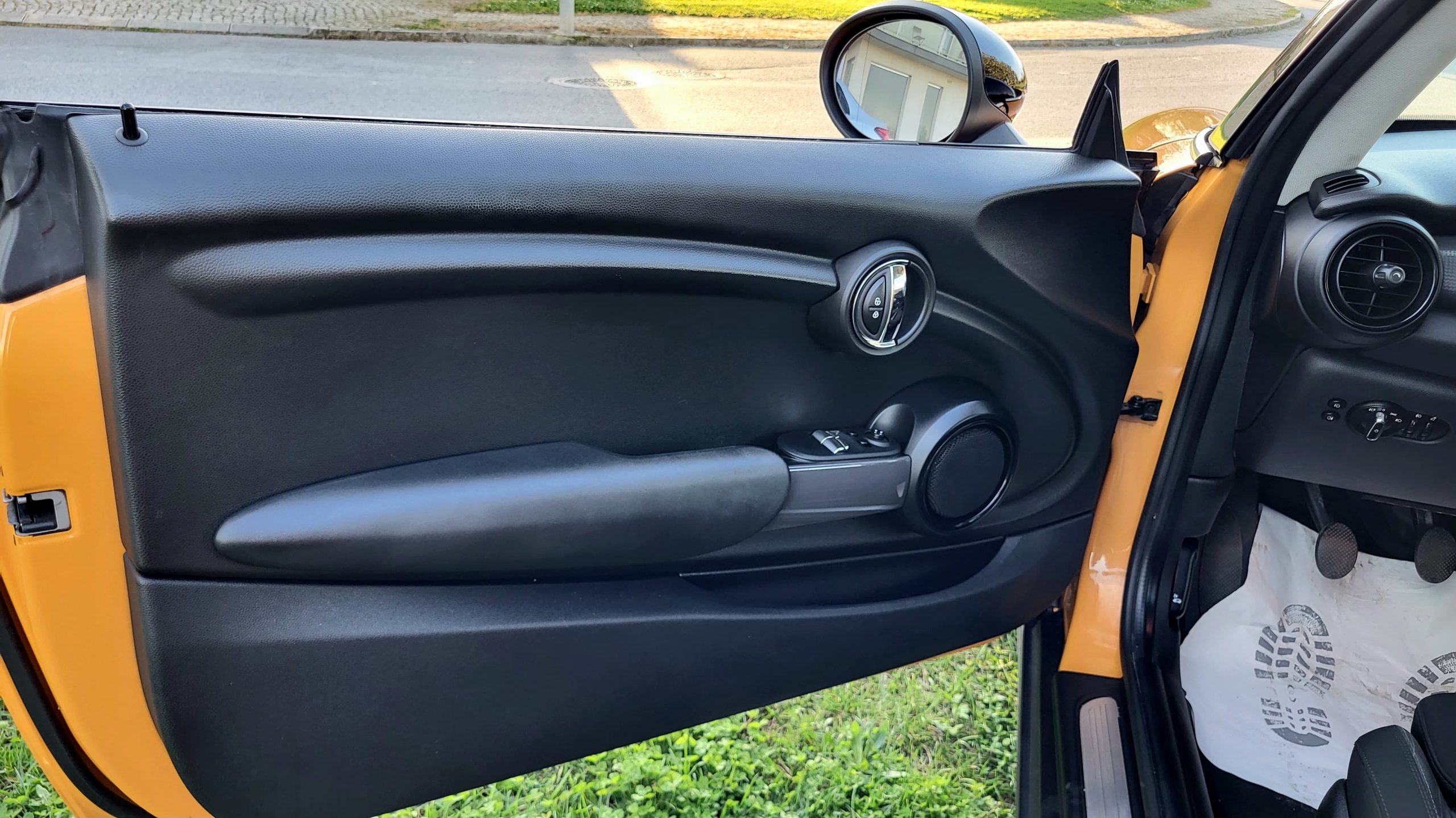 Mini Cooper D 1.5 2015 - Image 15