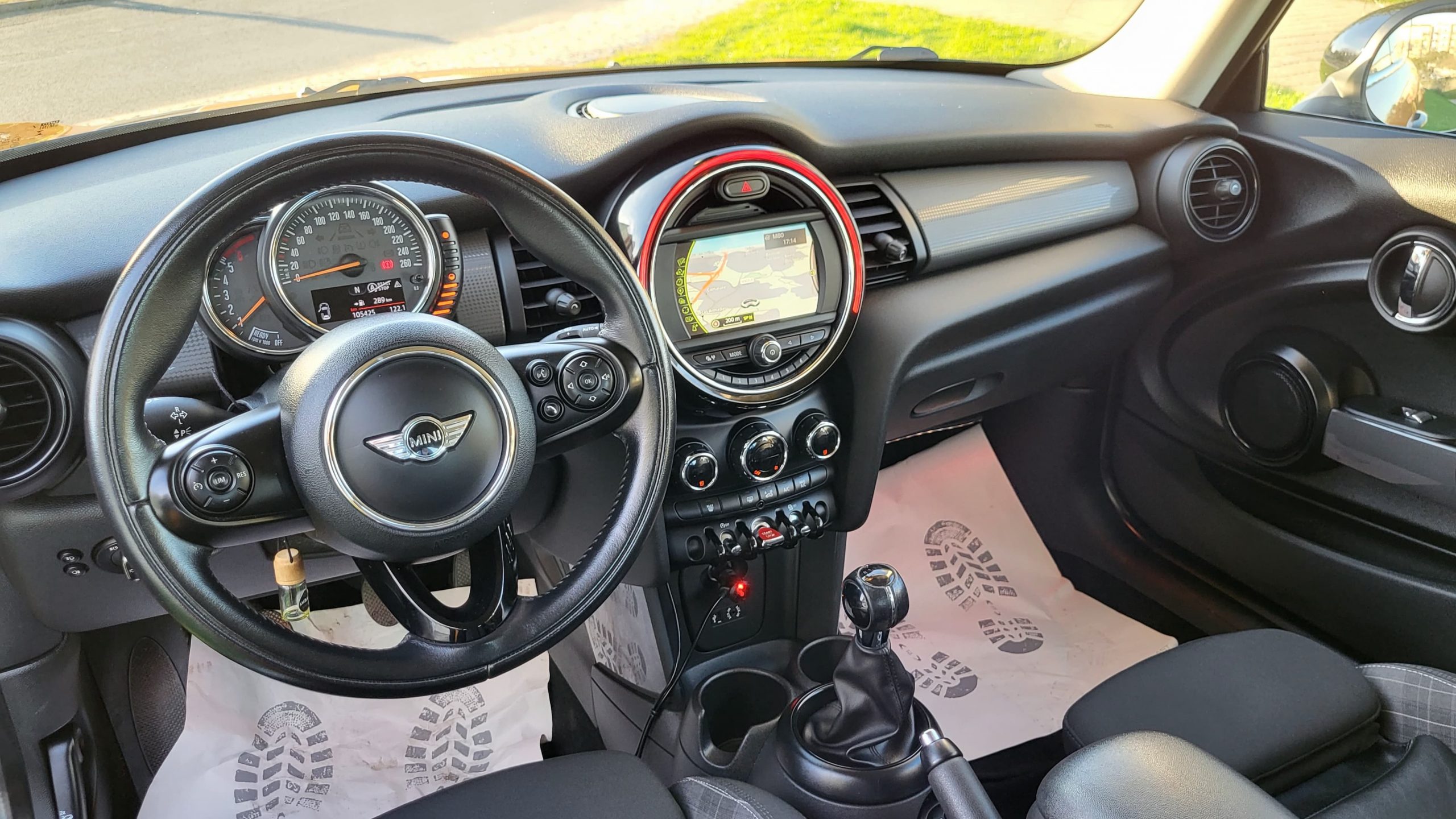 Mini Cooper D 1.5 2015 - Image 14